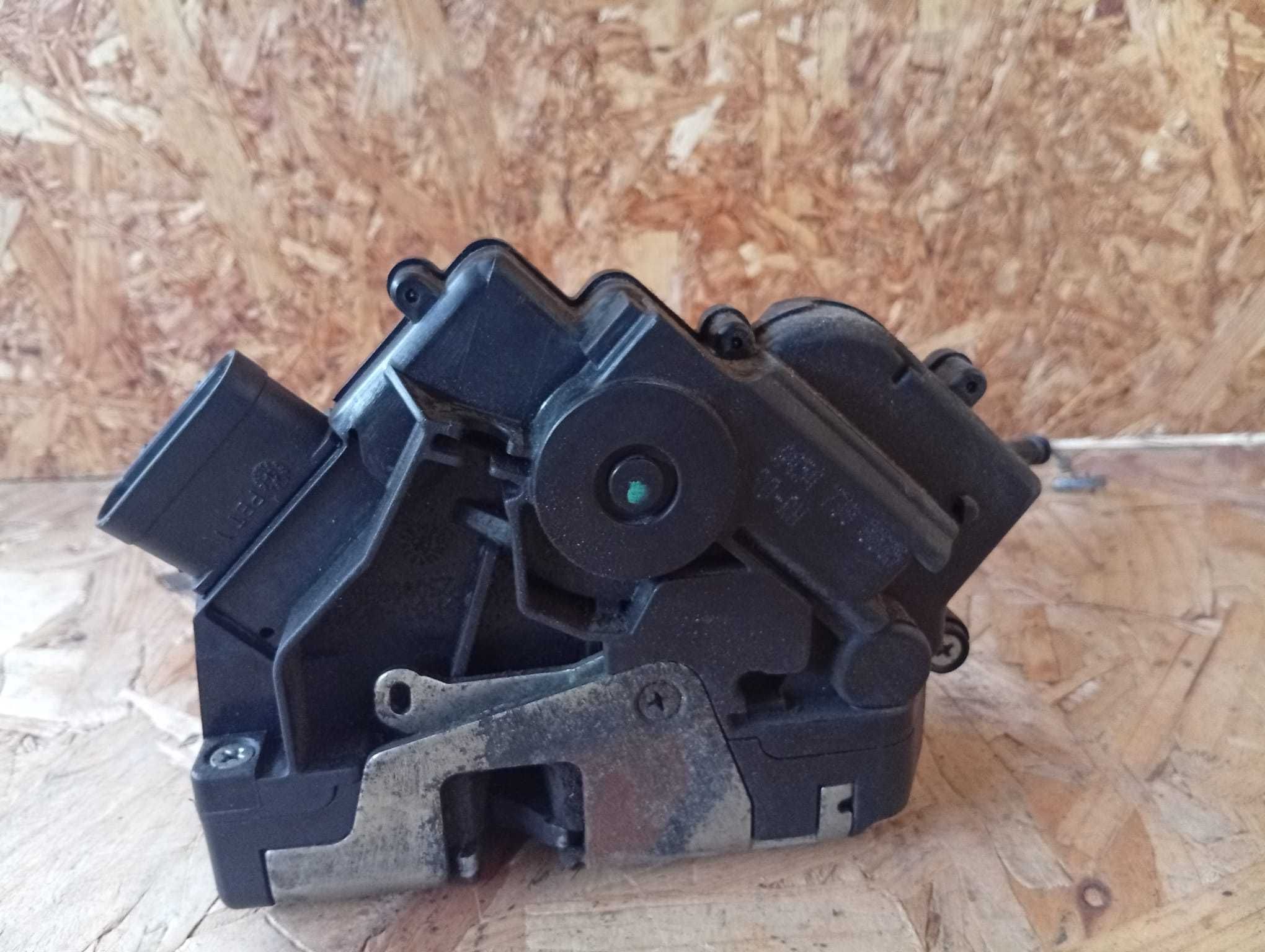 Fecho Porta Traseira Direita - Smart Forfour (454)