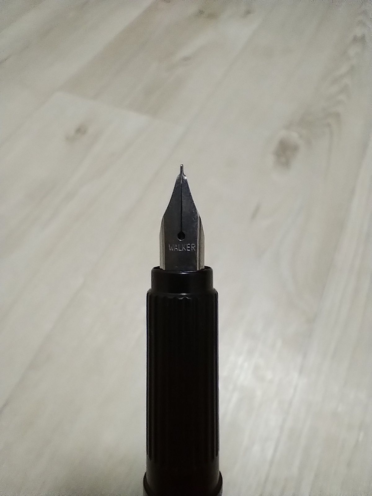 Перьевая ручка, чёрная