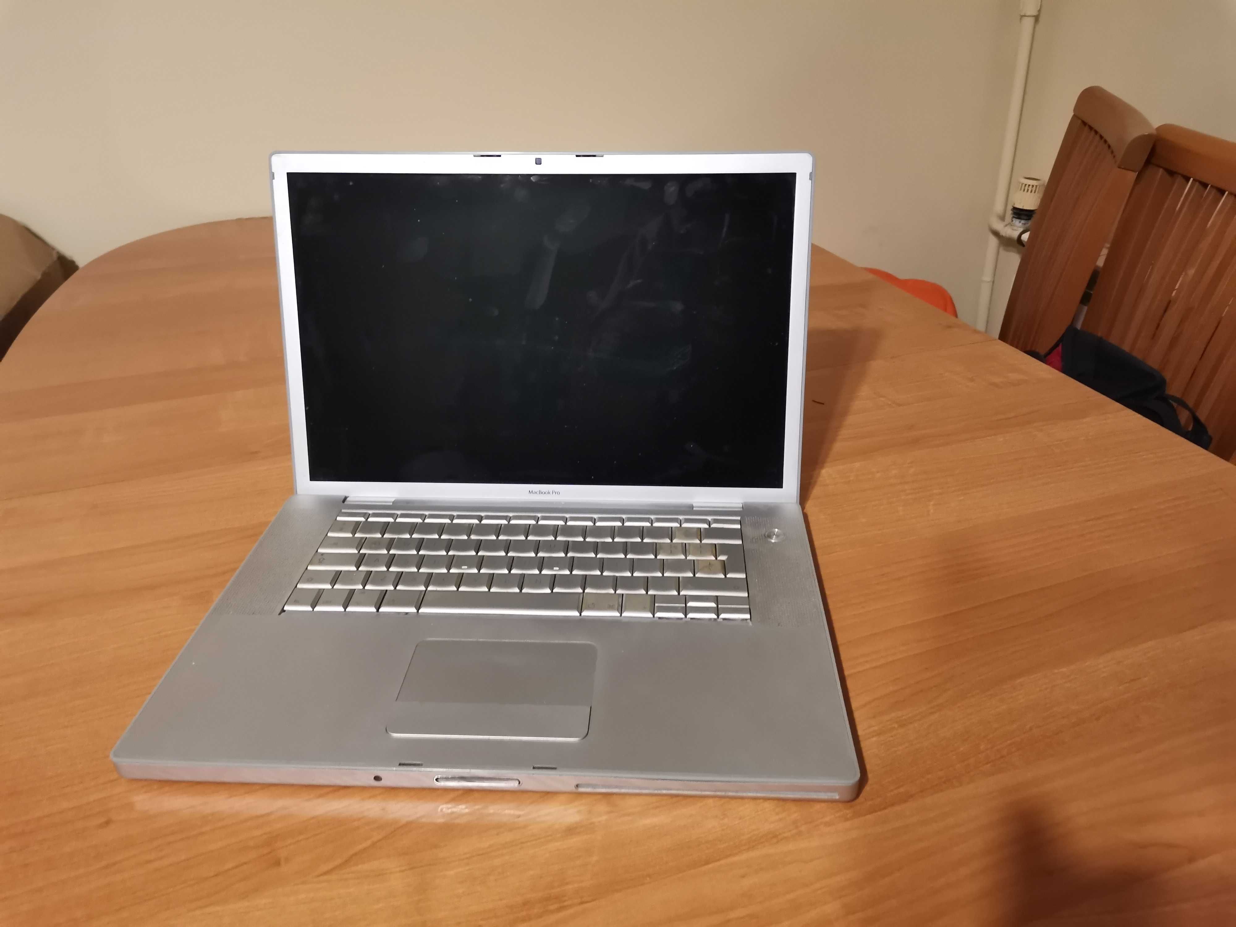 Macbook Pro A1226