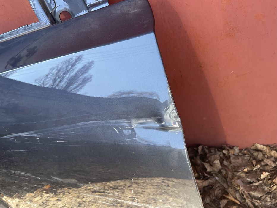 Tesla model Y права передня дверка