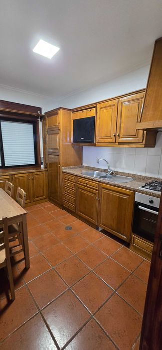 Cozinha usada em excelente estado com forno incluído