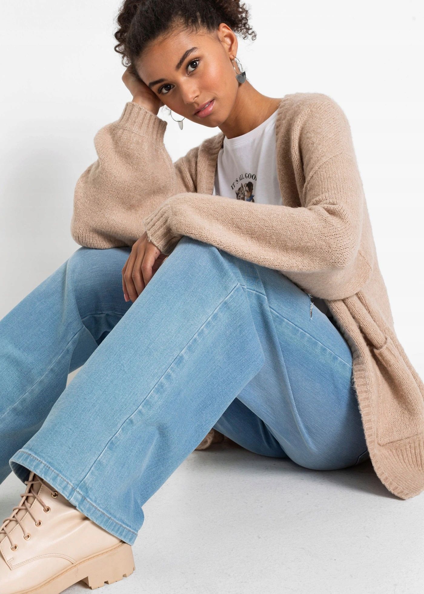 B.P.C sweter bez zapięcia beżowy oversize 44/46.