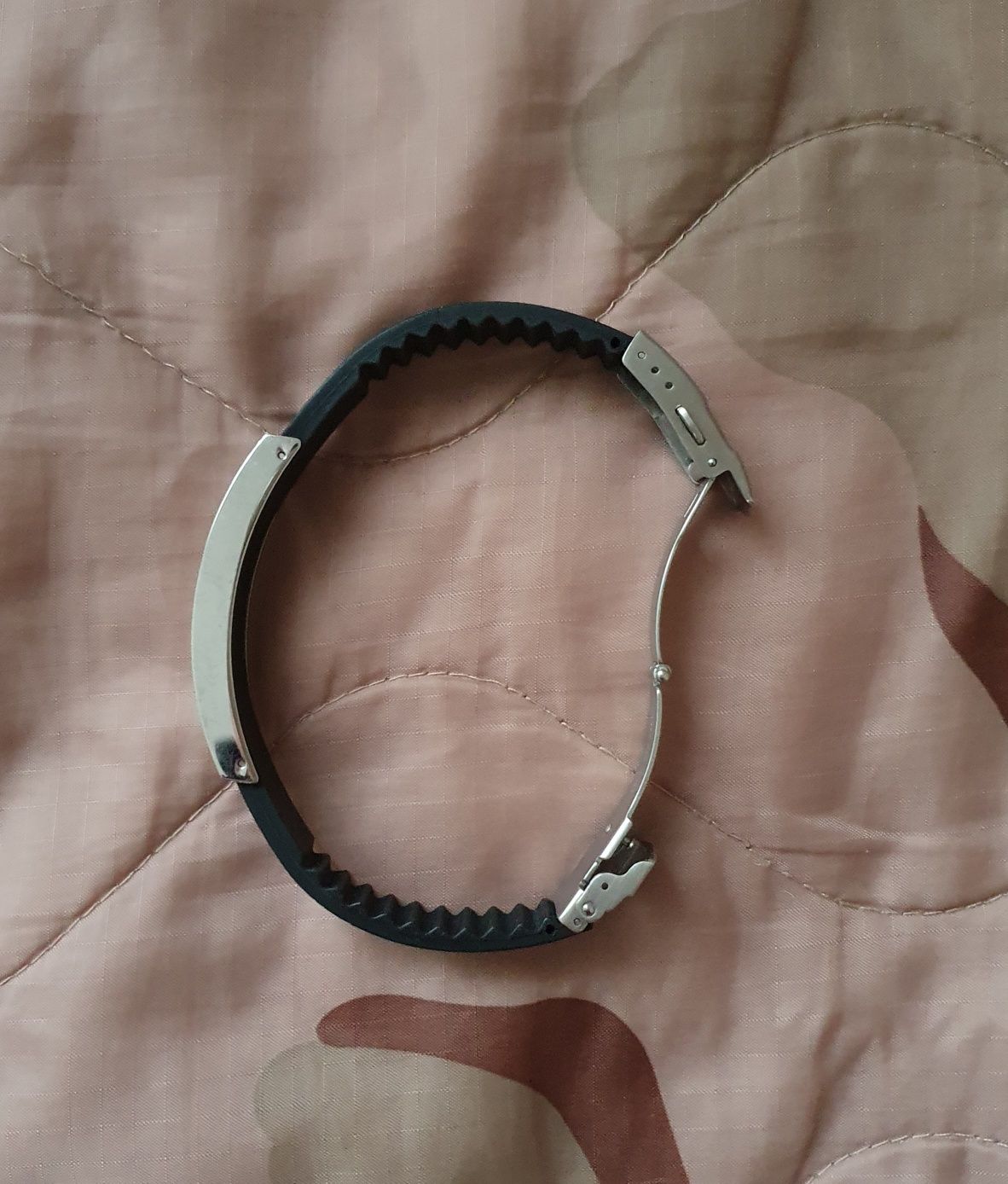 Pulseira para homem - Borracha e aço inoxidável