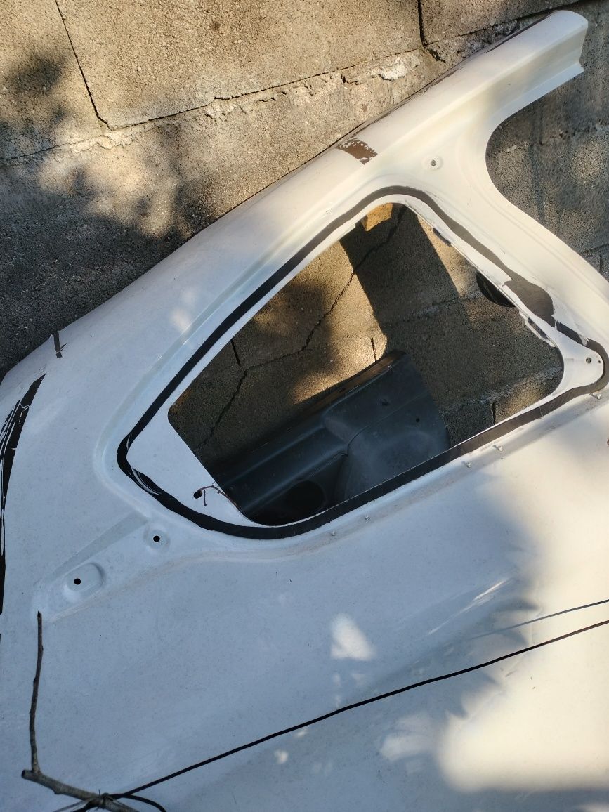 Painel traseiro direito Peugeot 208 de 3 portas e motor gasolina peças