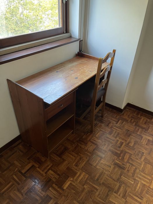Mesa secretária + cadeira
