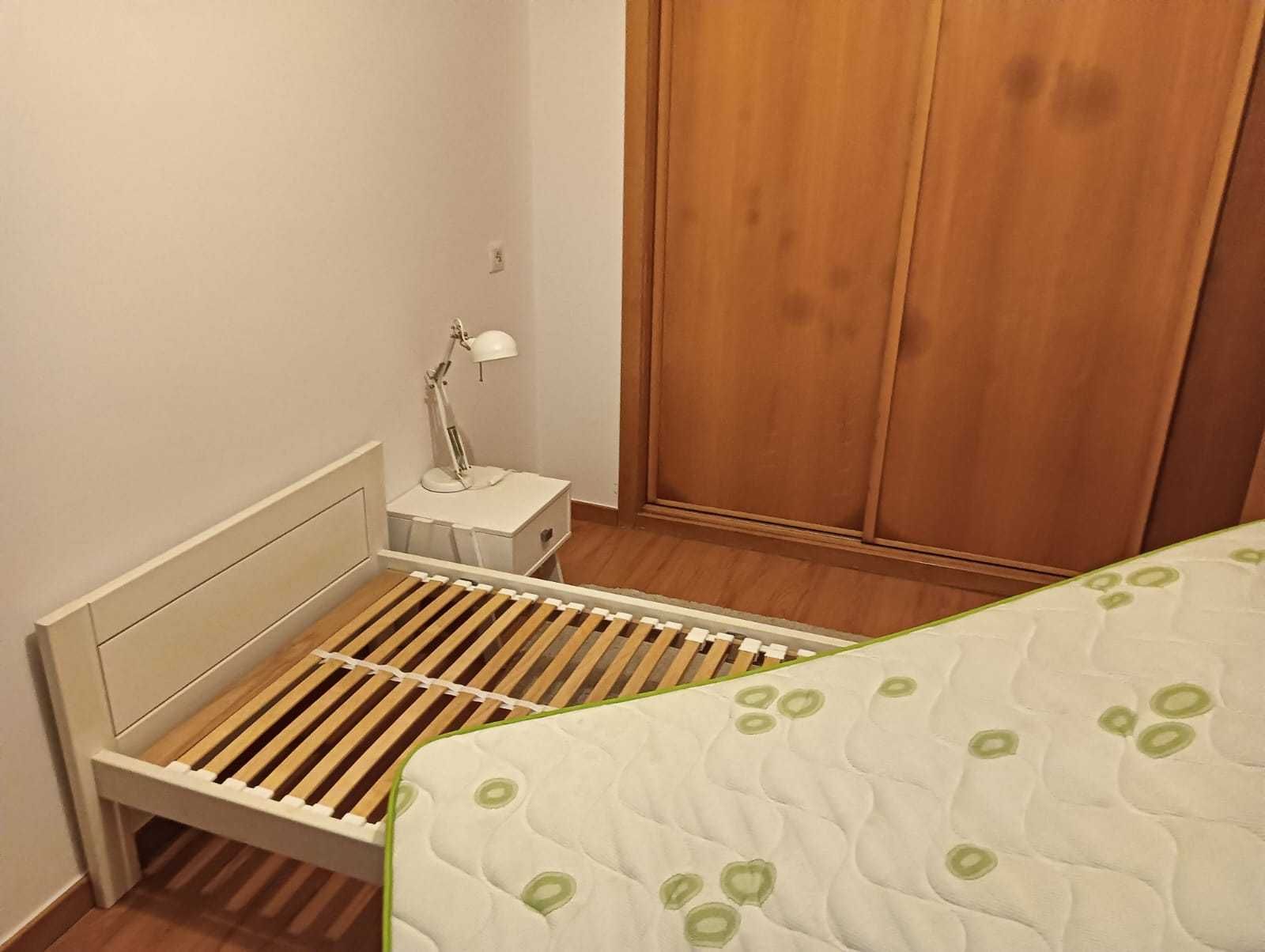 Cama de solteiro como nova