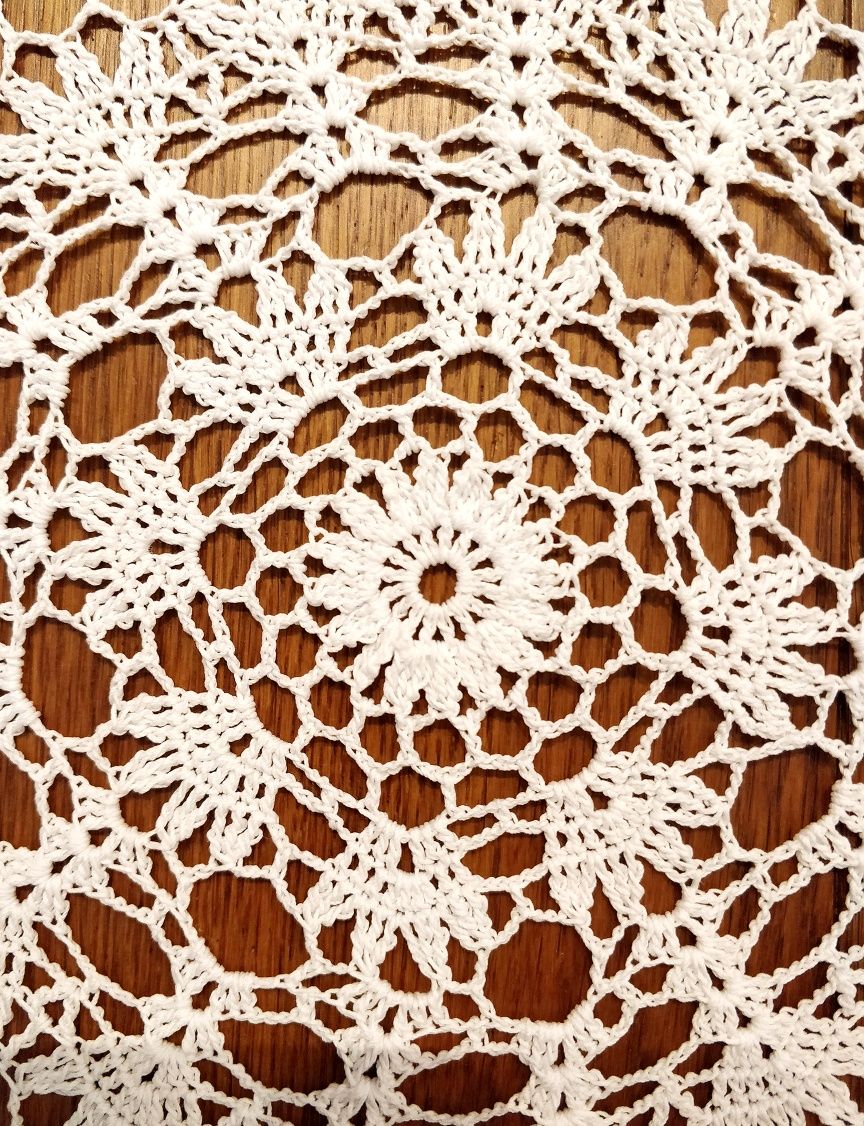 Rustykalna ażurowa biała serweta na szydełku Handmade