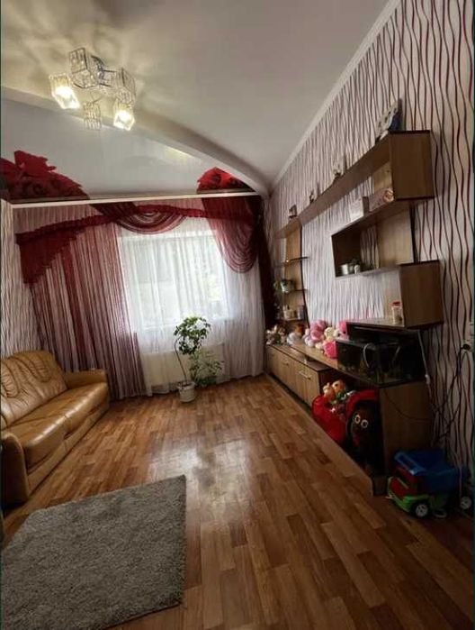 Пропоную до продажу двоповерховий будинок в центрі міста