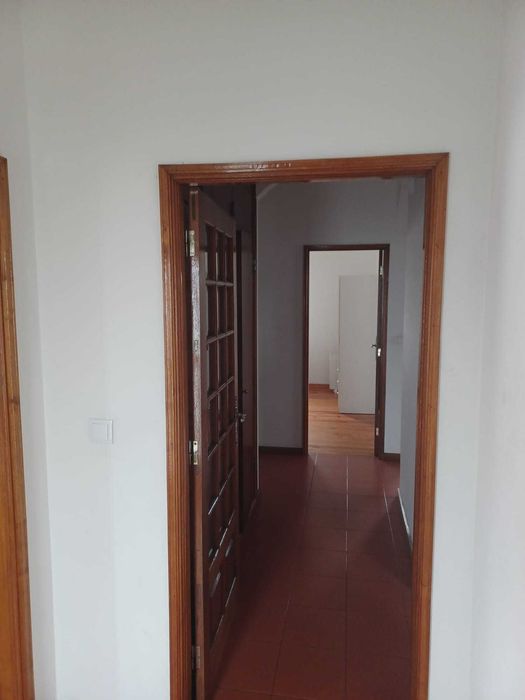 Arrendamento residencial de apartamento em rua Maria Júlia Borbon, 48