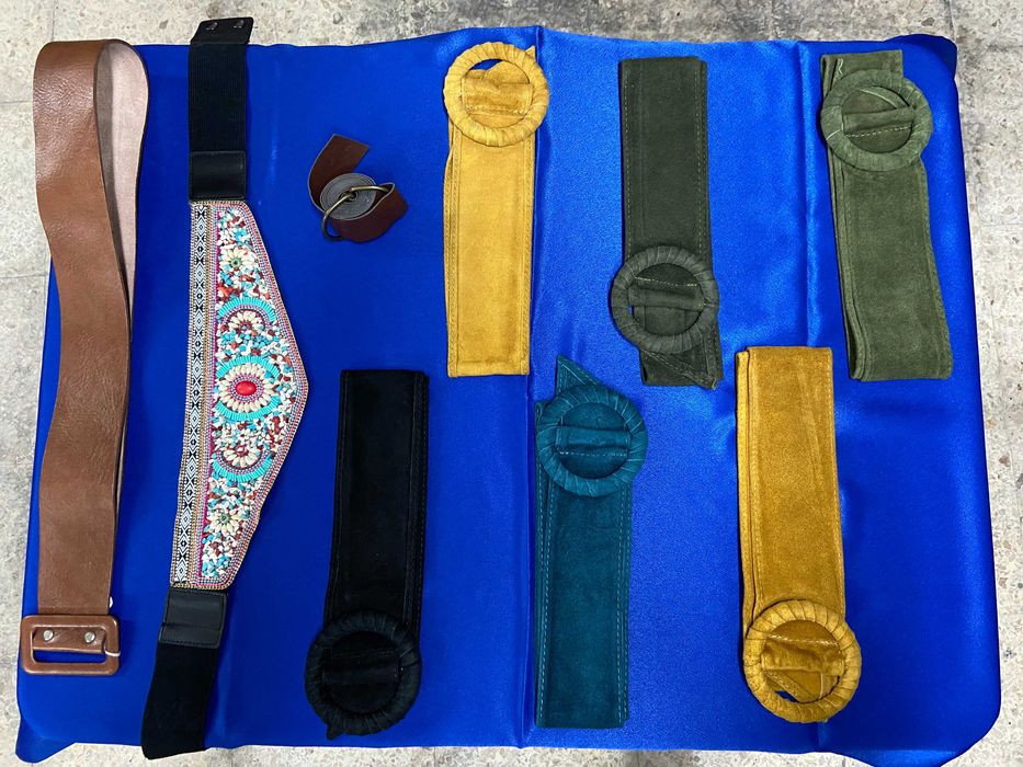 Stock de acessórios novos (cintos, carteiras, malas)