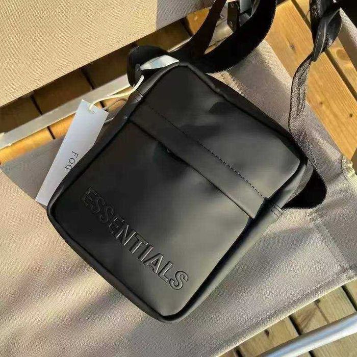 Сумка через плече ESSENTIALS / Сумка мужская Месенджер Чорна барсетка