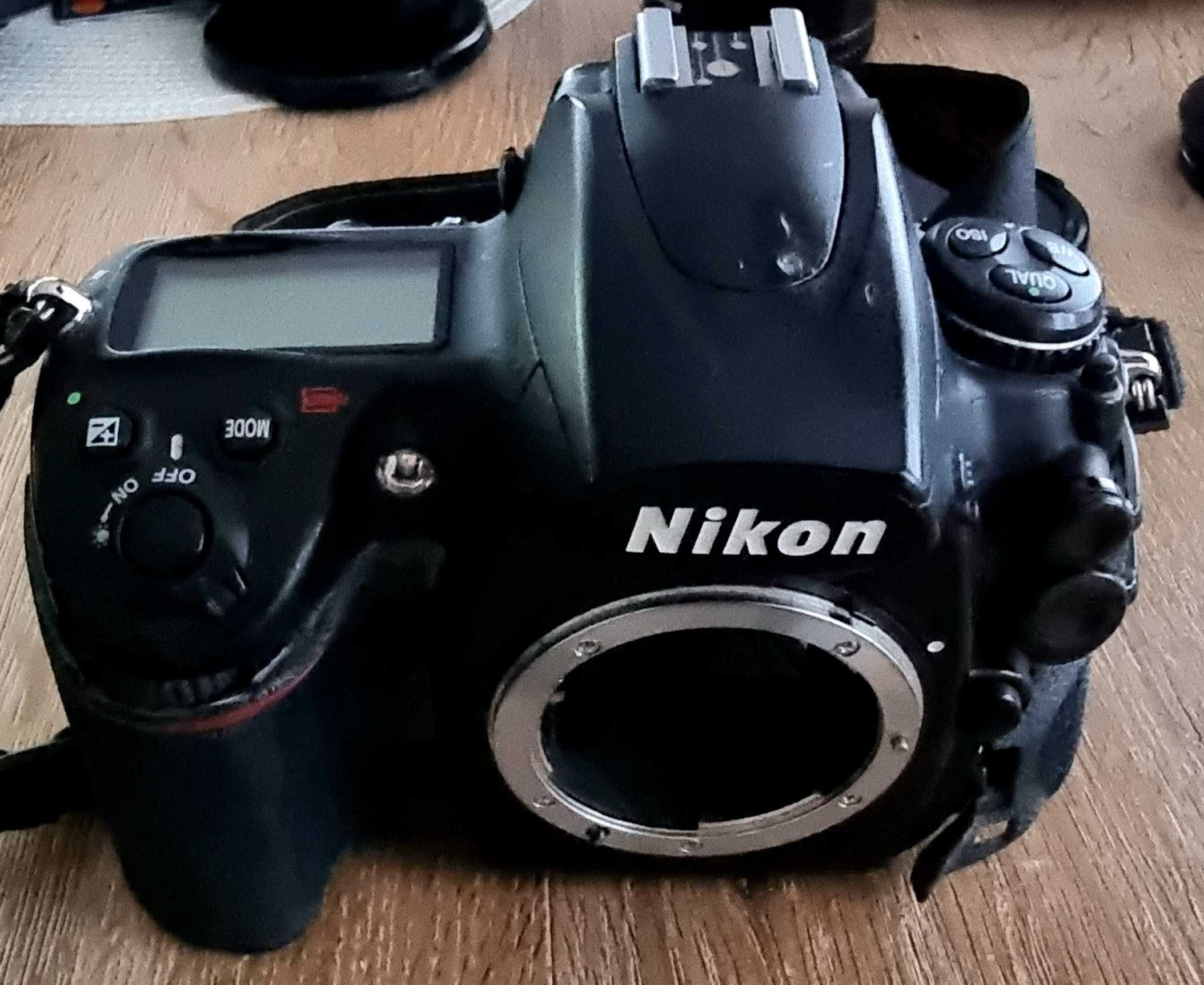 Nikon D700 +3baterie+2karty CF+ładowarka+grip