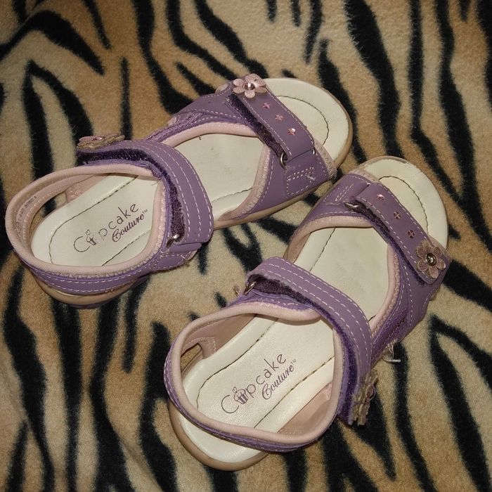 Sandálias menina 27 CUPCAKE em pele com caixa LILÁS