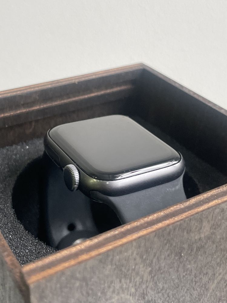 Годинник Apple Watch SE series, 40 mm, Space Gray, Епл Вотч