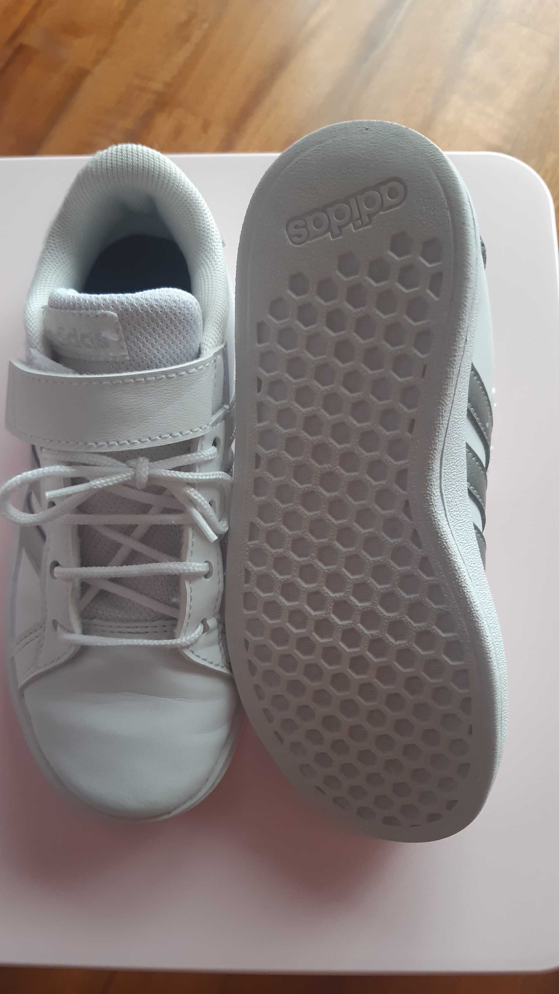 Sapatilhas menina Adidas tamanho 29