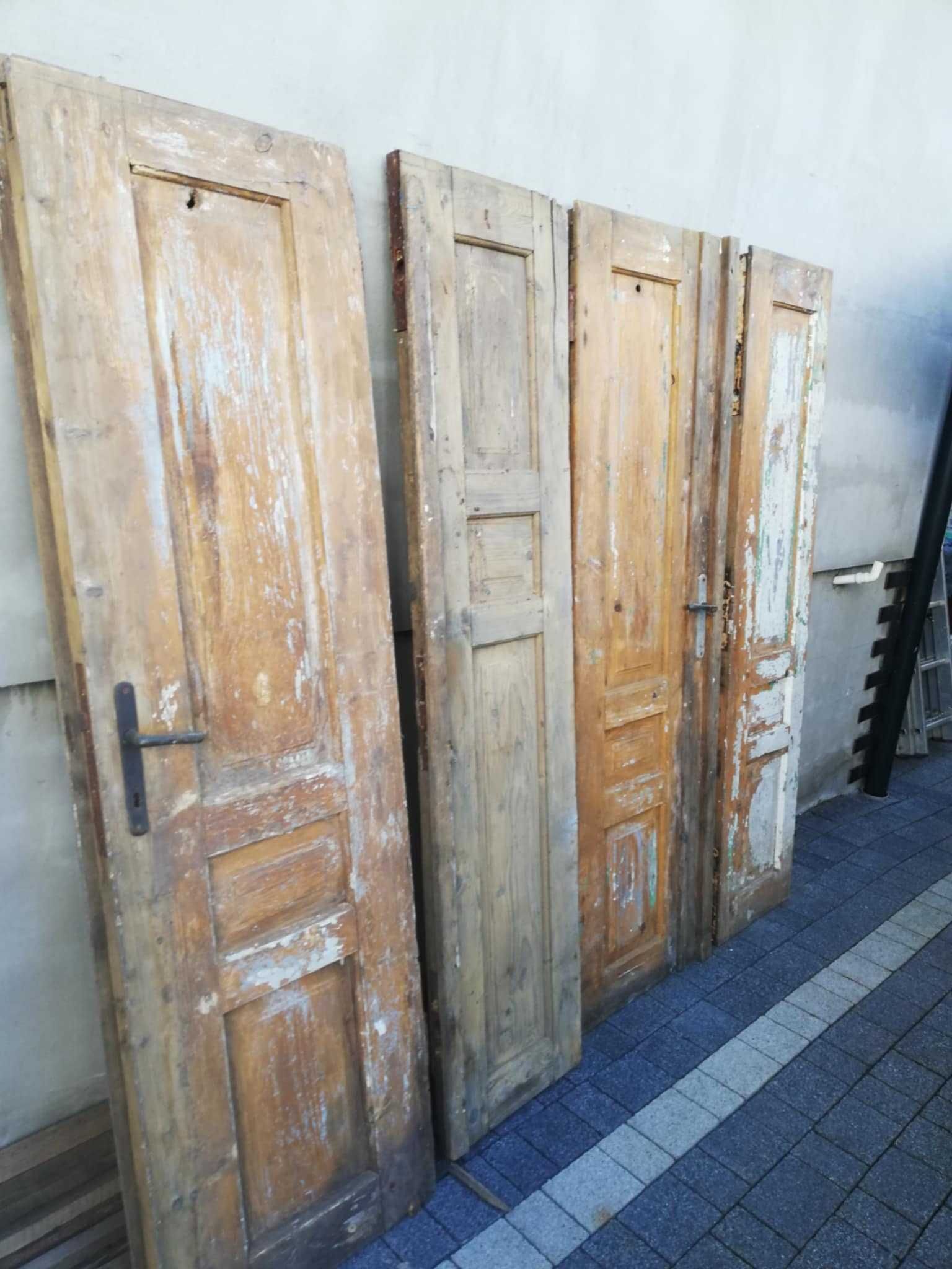 Zabytkowe drzwi do renowacji