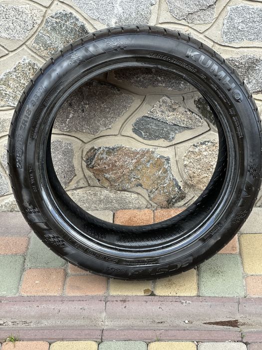 Kumho ecsta 235/45 r18