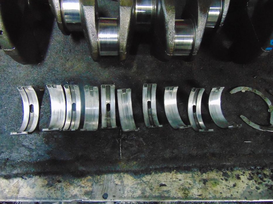 Wał korbowy audi a4  b8 2,0 tdi numer 038AA