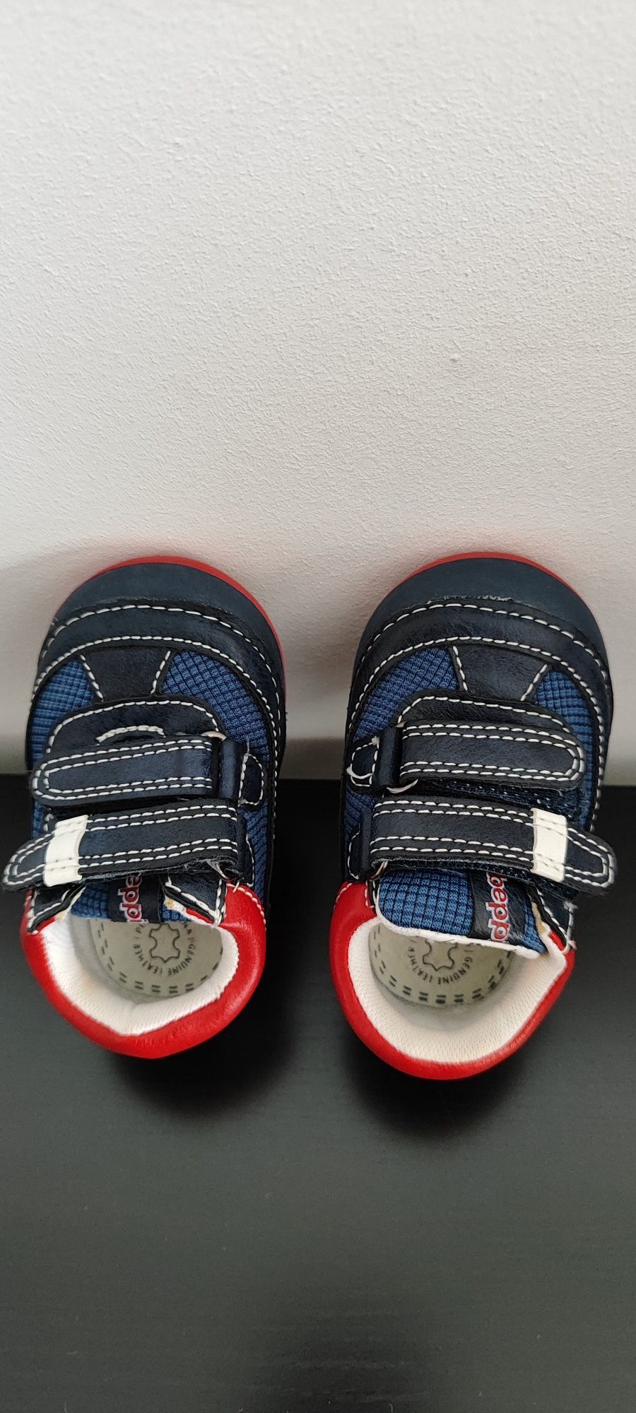 Dois sapatos para bebé, novos