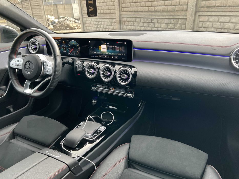 Wynajem samochodu/Wypożyczalnia samochodów Mercedes-Benz CLA Automat