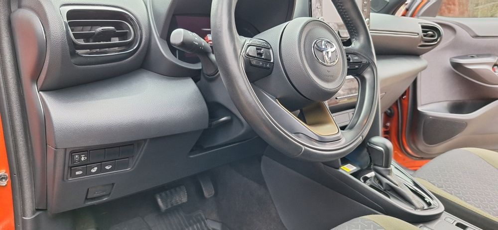 Продам Toyota Yaris Cross hybrid 2023