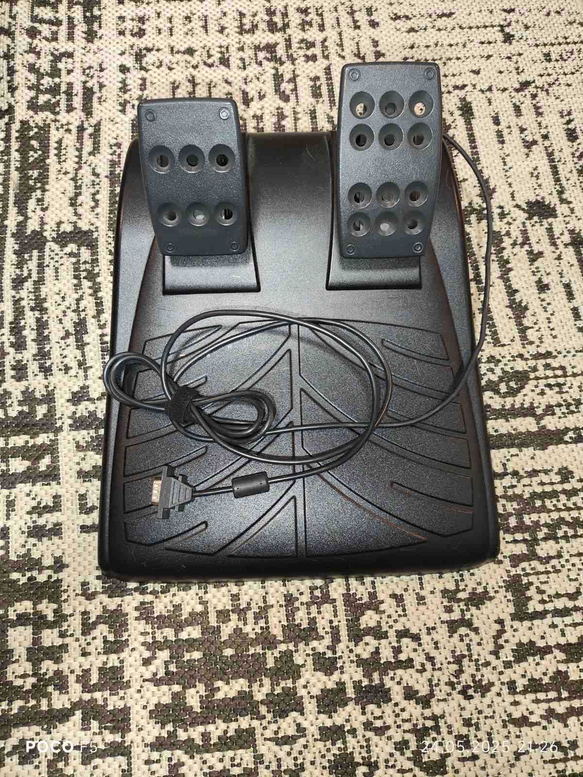 Logitech Driving Force GT (900°)