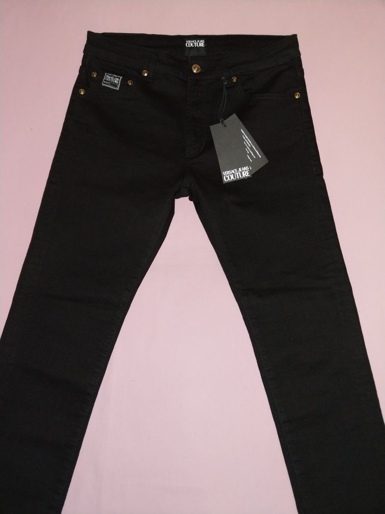 Wyprzedaż spodnie męskie Versace Jeans Couture.