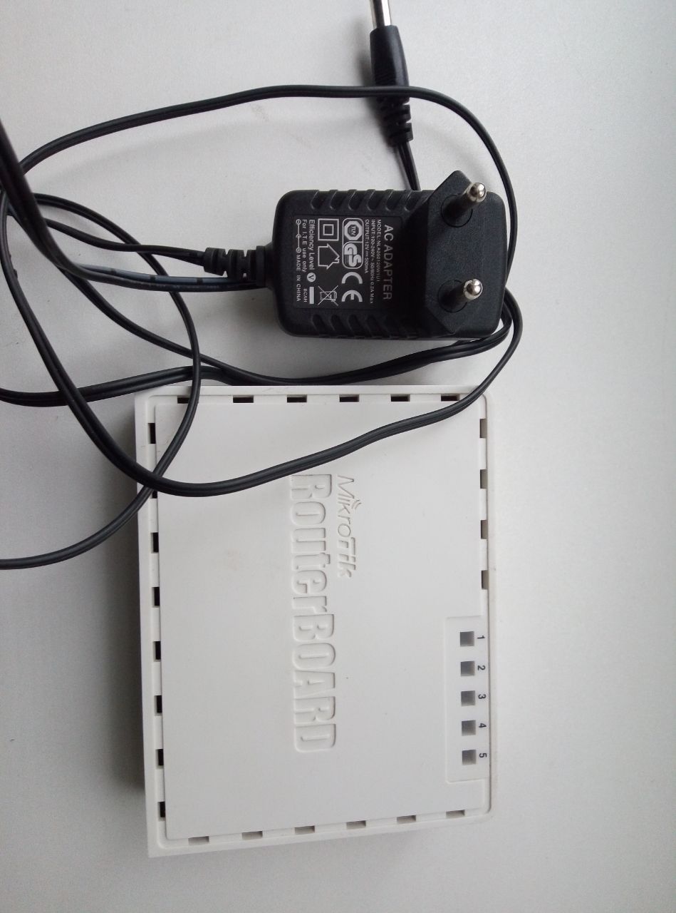 Маршрутизатор (роутер) Mikrotik RouterBoard 750 (RB750)