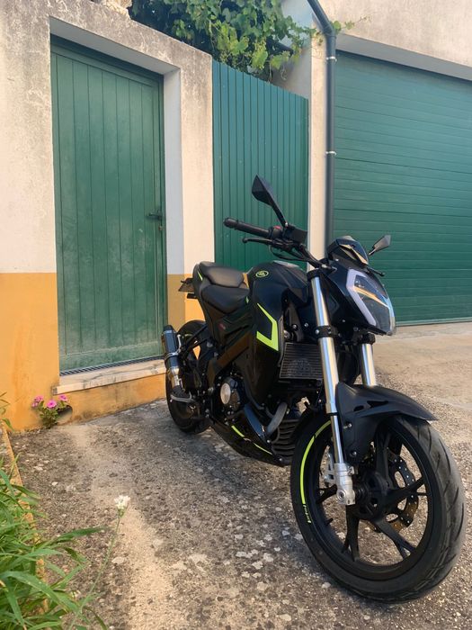 KEEWAY RKF 125 + 2 capacetes, luvas, cascaco