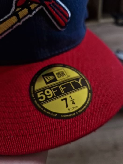 Czapka z daszkiem twarda