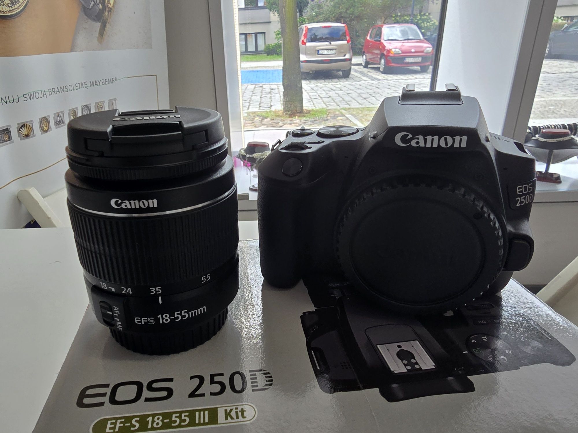 Canon Eos 250D obiektyw 18-55 III Nowy