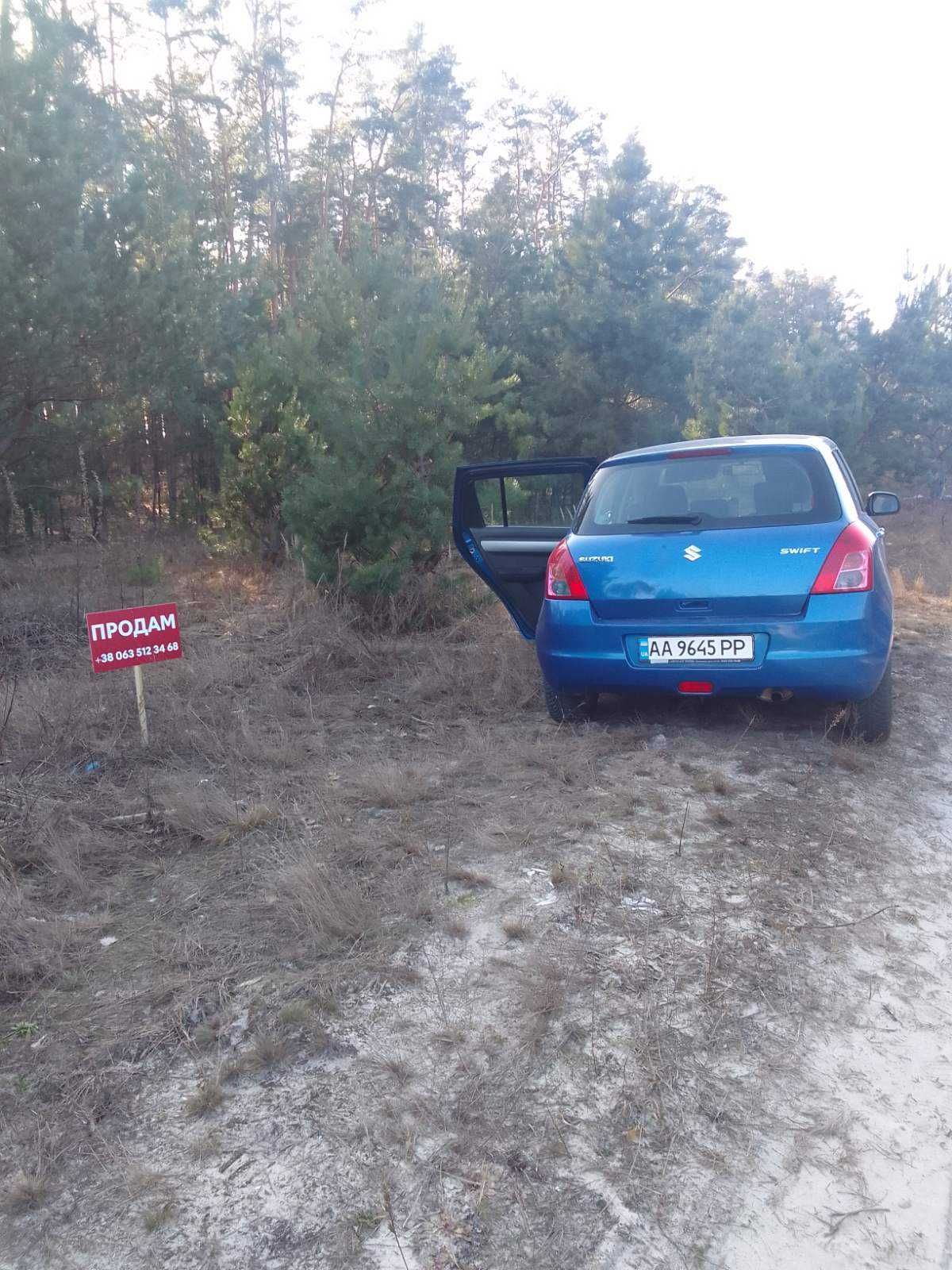 Продам земельну ділянку в селі озера.