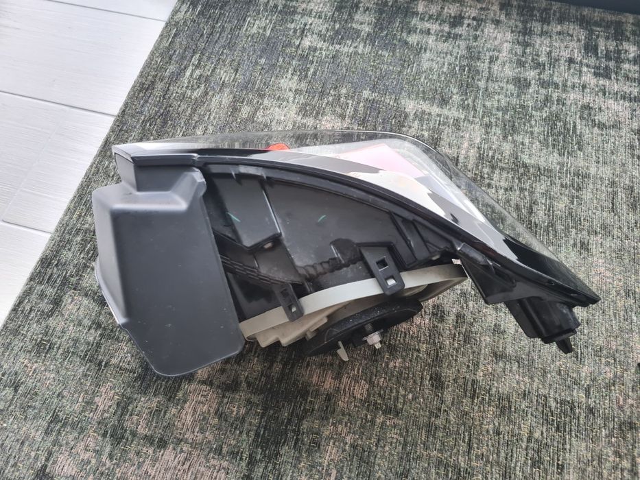 Farolim direito peugeot 208