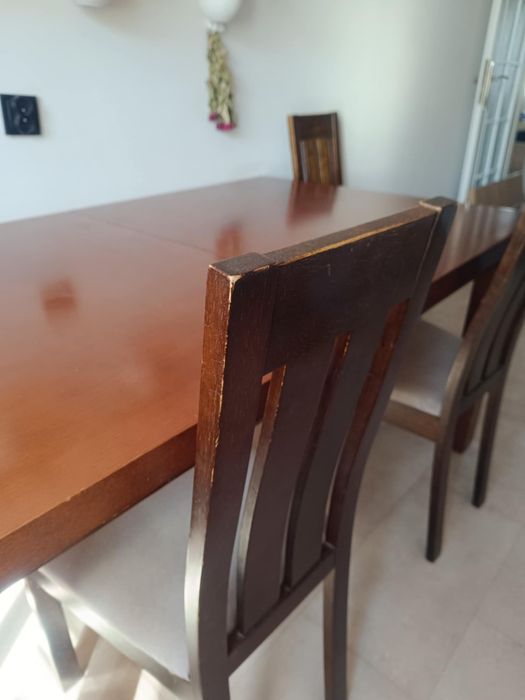 Stół drewniany z 4 krzesłami