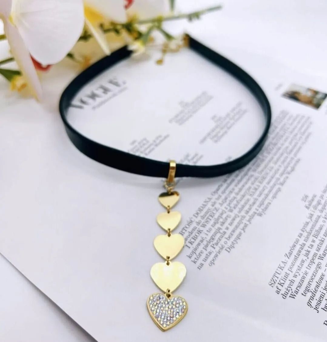 Naszyjnik choker z serduszkami