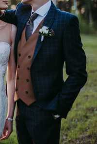 Kompletny garnitur męski w kratę - kamizelka, koszula, poszetka, krawa