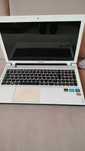 Laptop Lenovo biały.
