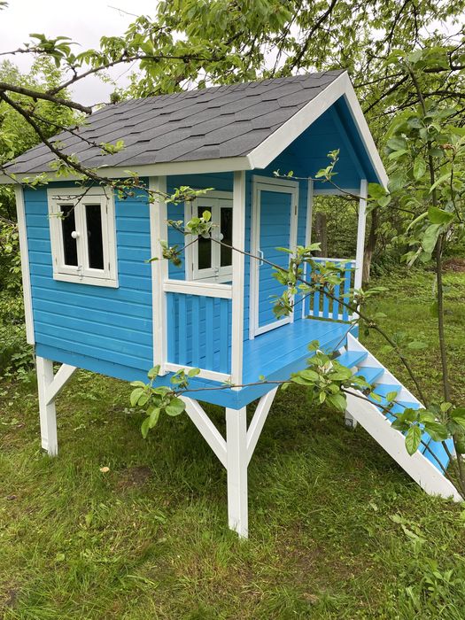 Дитячий будиночок з дерева