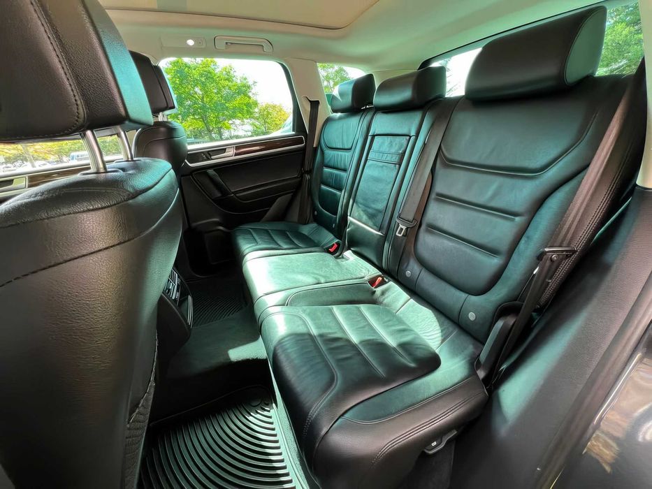 Volkswagen Touareg      2015