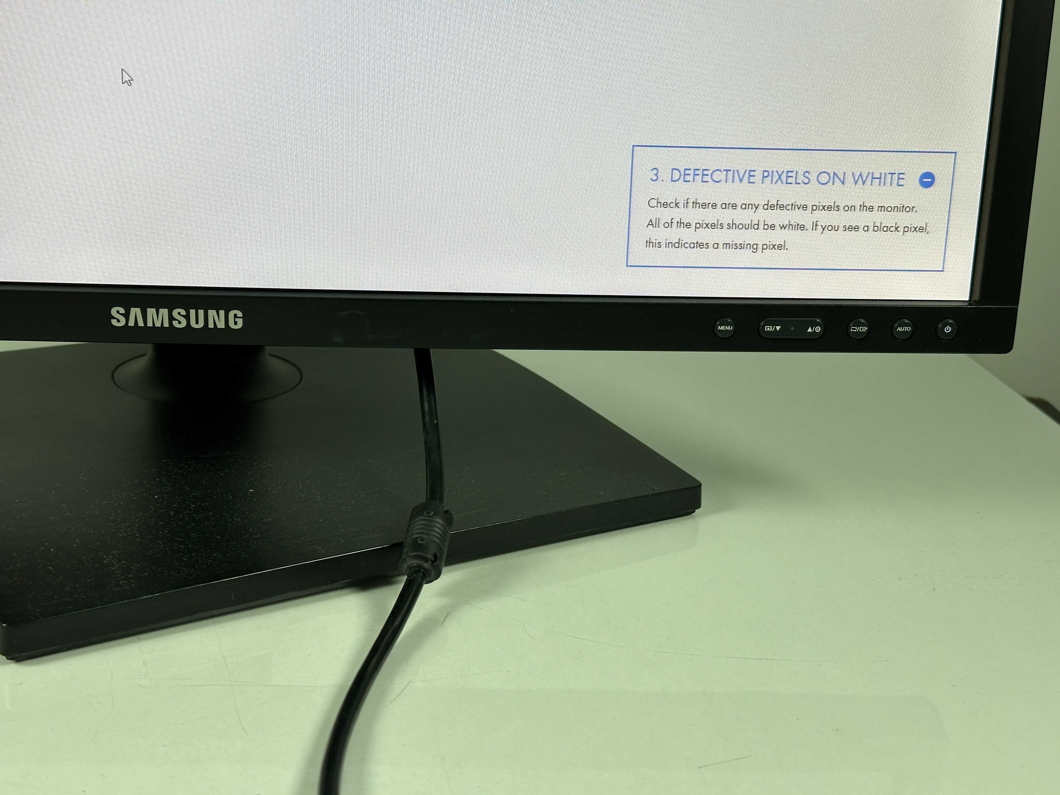 Monitor 24" Samsung S24C450 / DVI, D-Sub (VGA) + stopka
