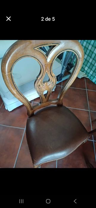 Mesa com 6 cadeiras em madeira