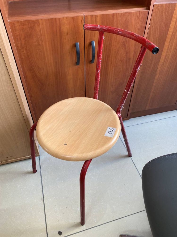РАСПРОДАЖА офисной мебели  кресла стулья крісла стільці