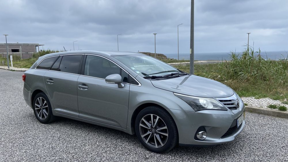 Toyota Avensis sw 2.0 D-4D Luxury+ Navi