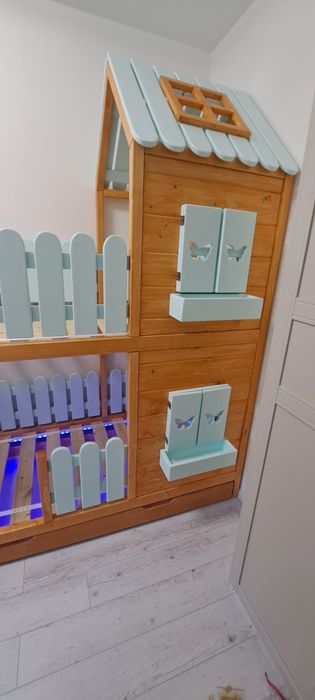 Łóżko piętrowe domek drewniany lakierowany +kolor