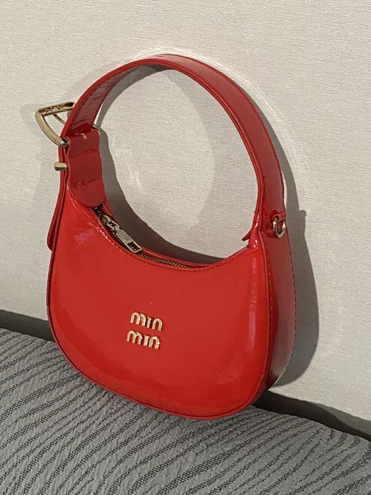 Сумка Miu miu.