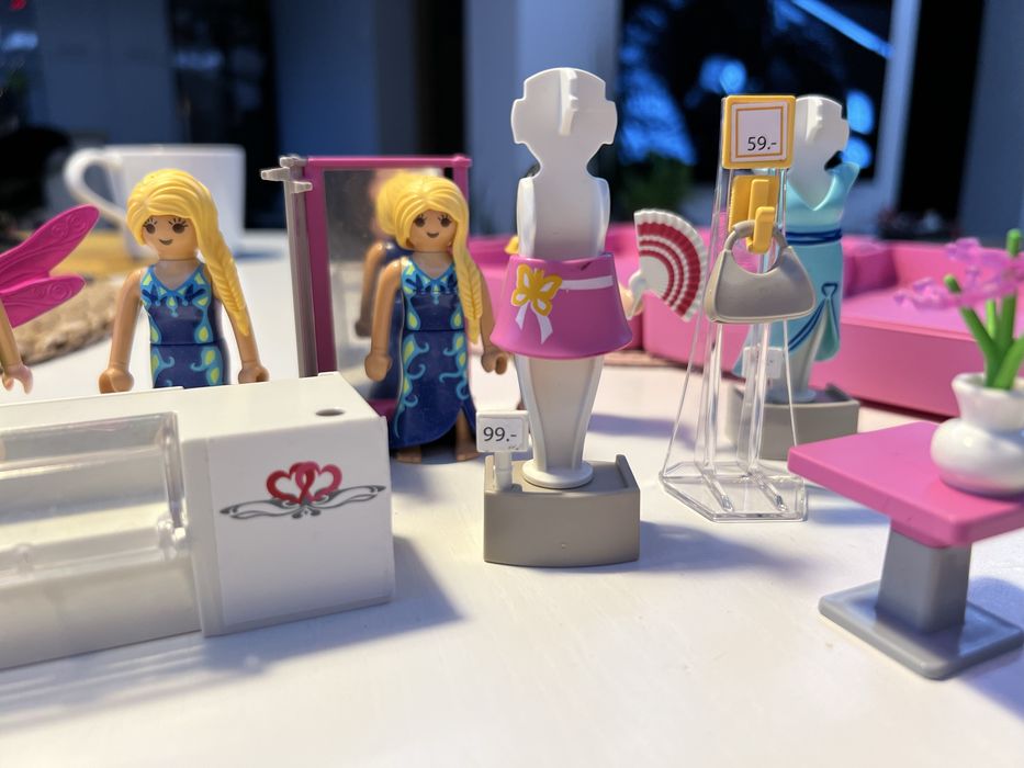 Zestaw sklep Playmobil kilka ludzików więcej.