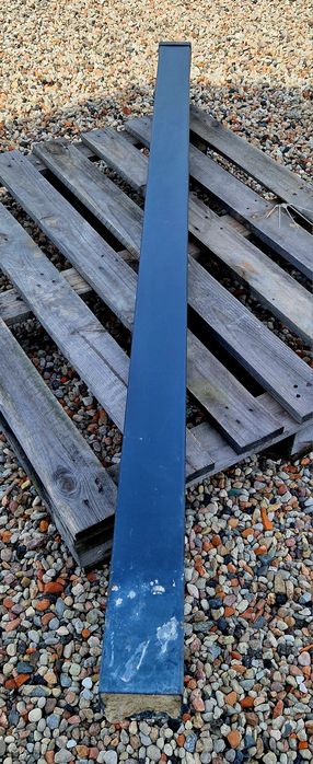 Słupek 100/100 metalowy w kolorze antracytowym