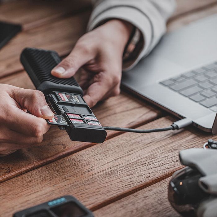 PGYTECH CreateMate Чохол для карт пам'яті та картридер 2-в-1