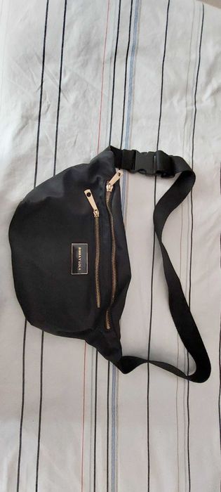 Bolda preta com bastante arrumação