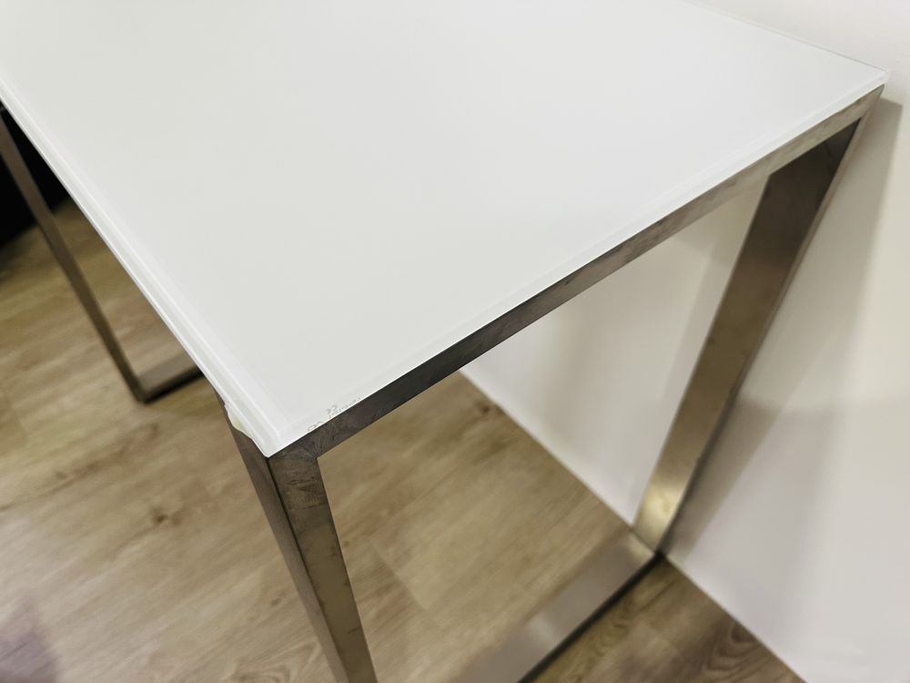 Mesa/secretária vidro e aço 95€ | Tapete IKEA interior/exterior 65€